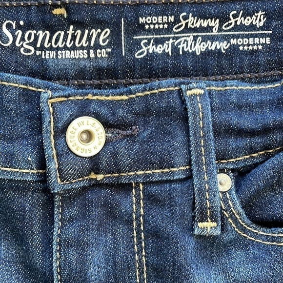 Sz6 Levi’s Signature Modern Skinny Shorts Dark Wash EUC - Picture 8 of 12